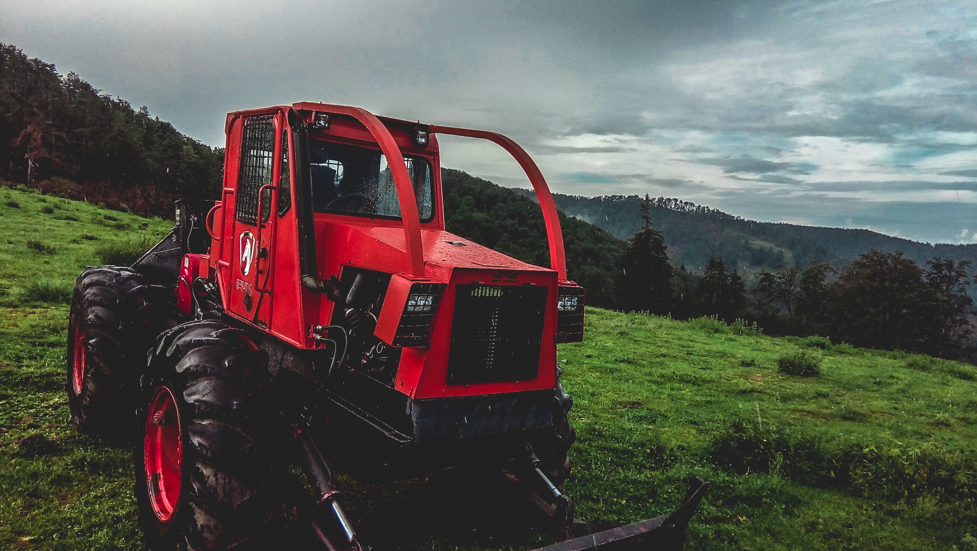 Займ под ПТС специальной техники в Евпатория